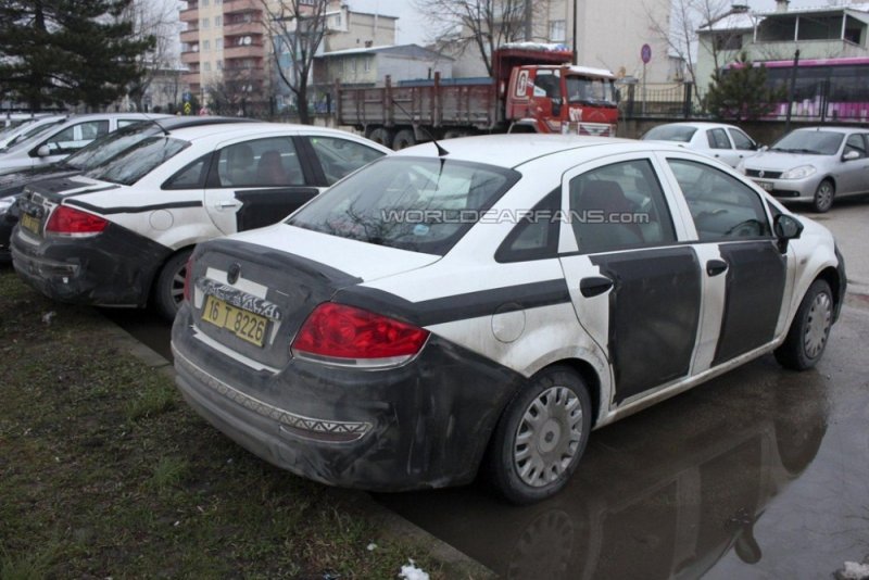 2013-Fiat-Linea-facelift-rear-three-quarters.jpg