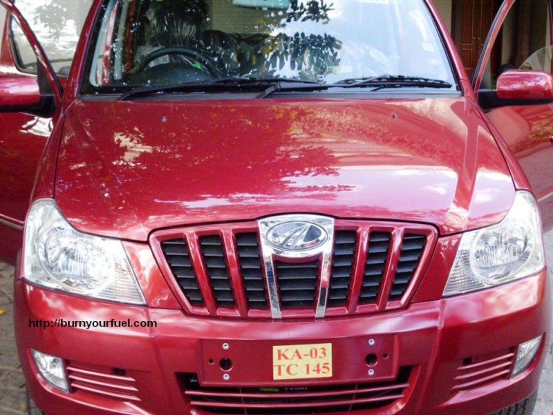 Mahindra-Xylo-Red-Front-View.jpg