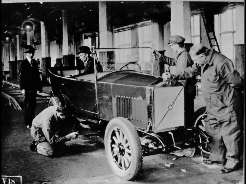 Volvo Jakob being assembled.jpg