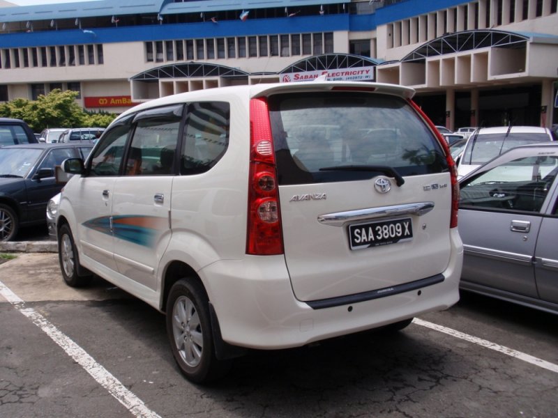 Toyota_Avanza_rear.jpg