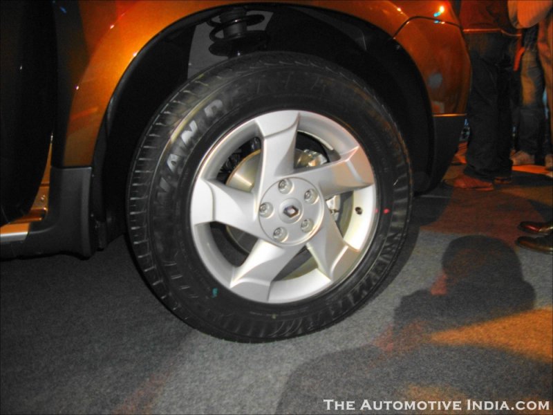 Renault-Duster-Alloy-Wheel-Design.jpg