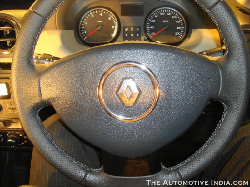 Renault-Duster-Steering-Wheel.jpg