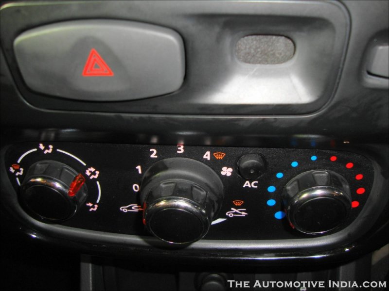 Renault-Duster-AC-Controls.jpg