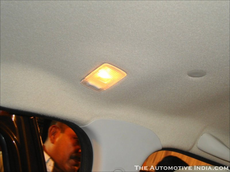 Renault-Duster-Interior-Lamp.jpg