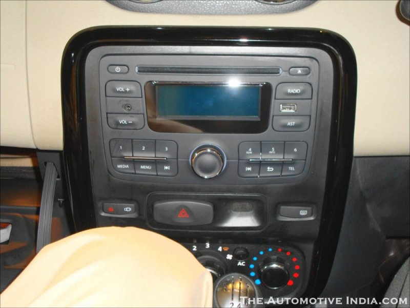 Renault-Duster-Music-System.jpg