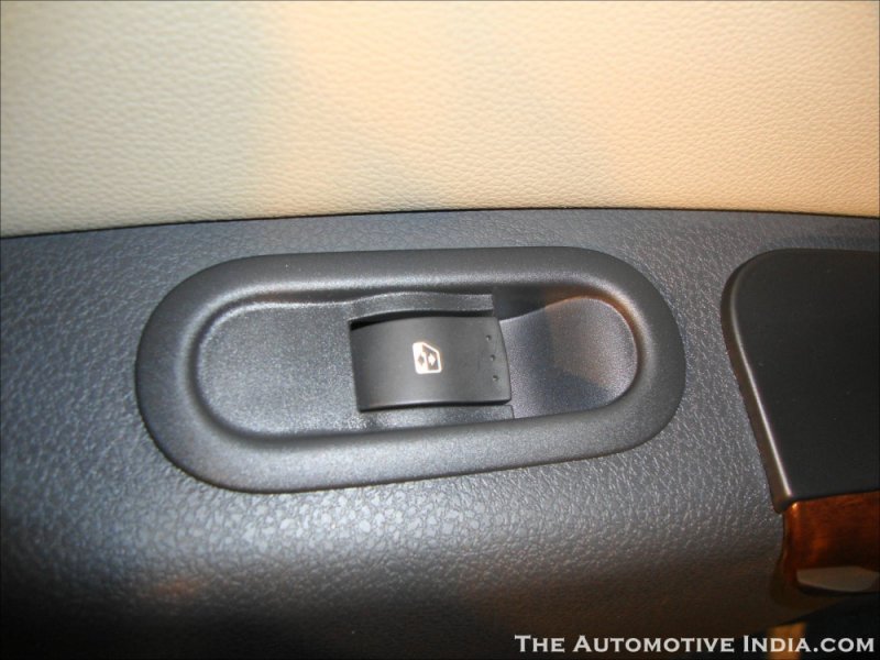 Renault-Duster-Power-Window-Switch.jpg