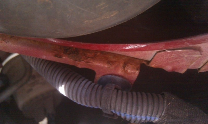 engine compartment-rust on fiat linea.jpg