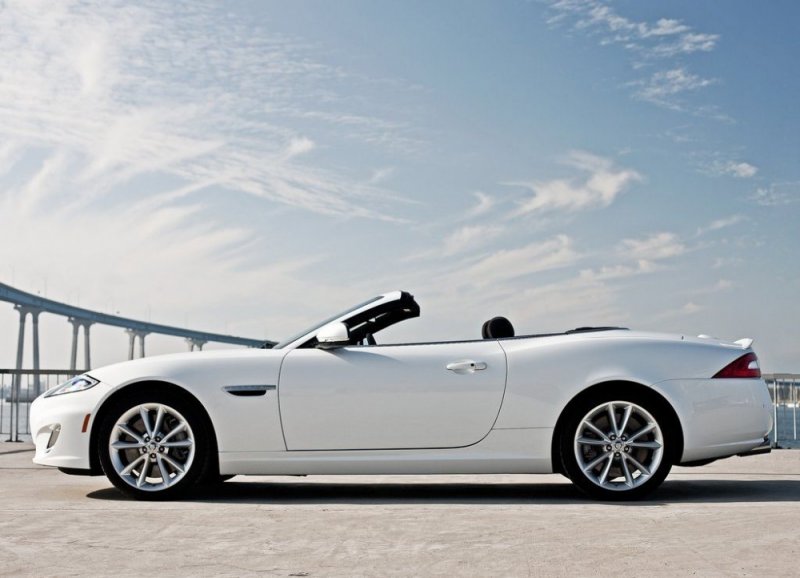 2012-Jaguar-XKR-Sportscar-Convertible-2.jpg