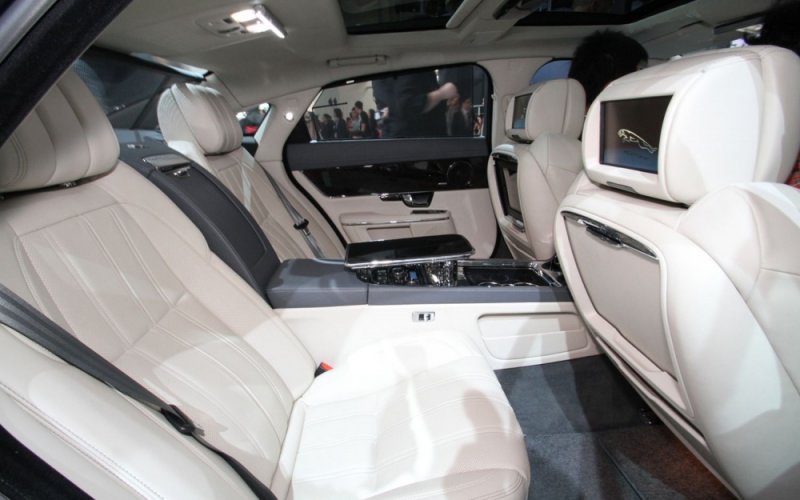 Jaguar-XJ-Ultimate-rear-seats.jpg