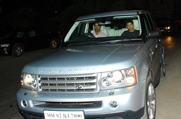 Farhan-Akhtar-Range-Rover.jpg