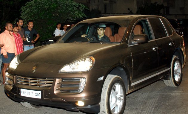 Imran-Khan-Porsche-Cayenne.jpg