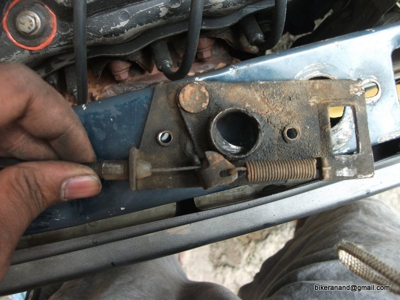 Front bonnet release mech (1)-001.JPG