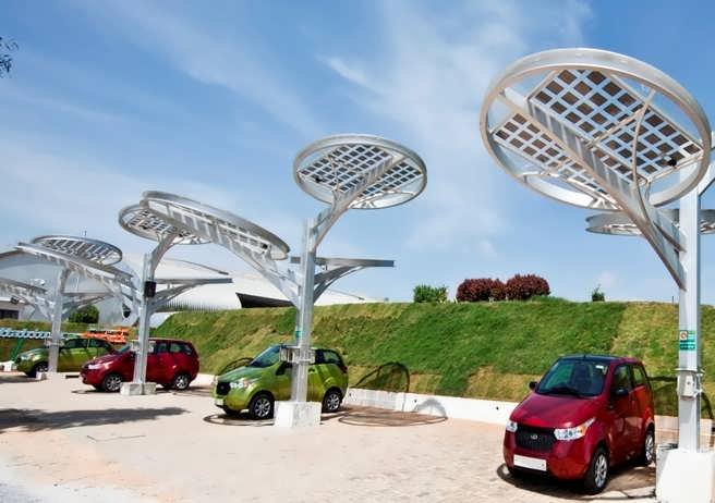 New-Mahindra-Reva-Solar-Charging.jpg