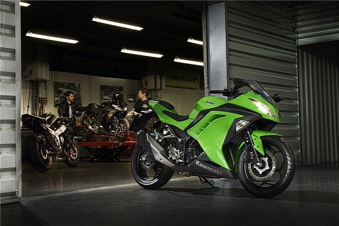 kawasaki-reveals-ninja-300-medium_1.jpg