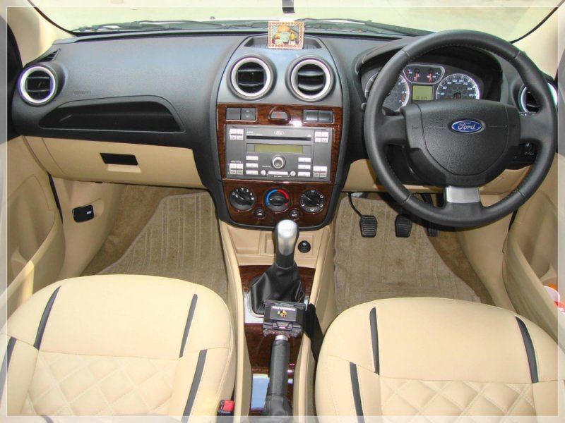 Ford-Fiesta-Classic-Dashboard.jpg