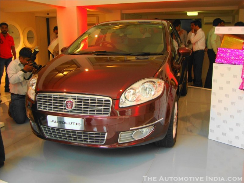 Fiat-Linea-Absolute-Front.jpg