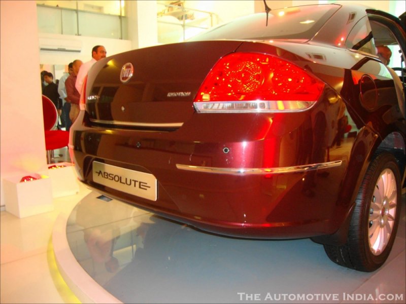 Fiat-Linea-Absolute-Rear-Lamps.jpg