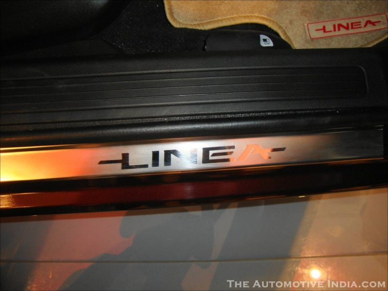 Fiat-Linea-Absolute-Edition-Door-Sill.jpg