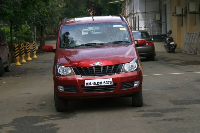 Mahindra-Quanto-4 copy.jpg