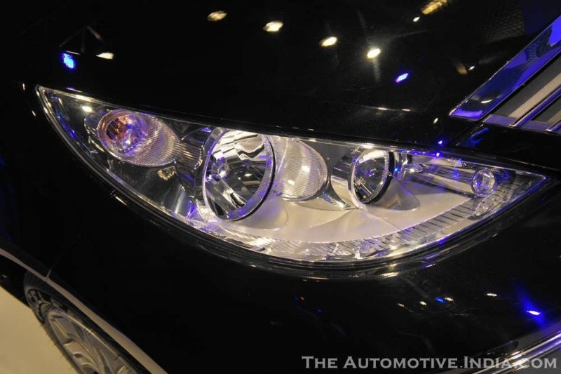 Tata-Manza-Club-Class-Headlamp.JPG