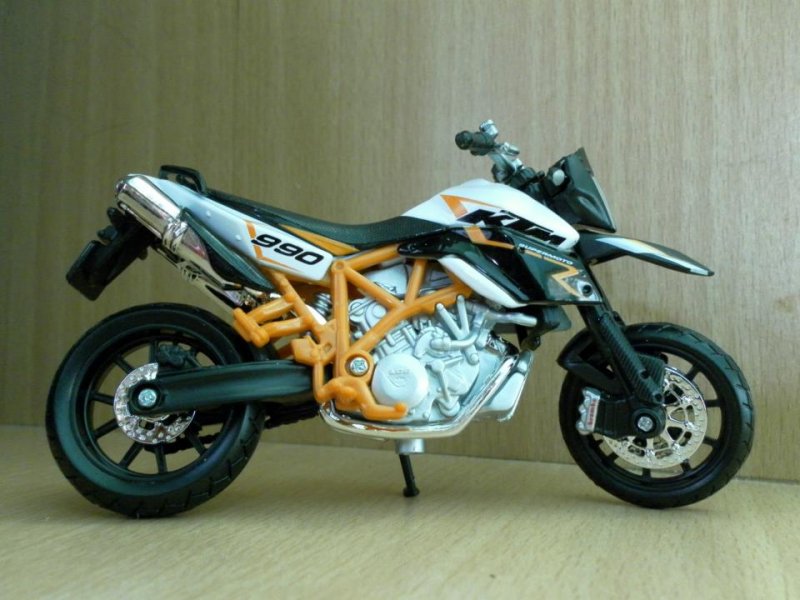 ktm s.jpg