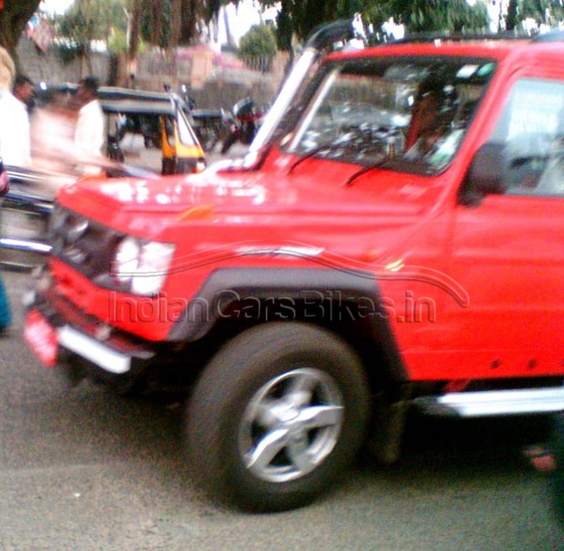 2013-Force-Gurkha-4X4-Facelift-SUV-Spyshot-1.jpg