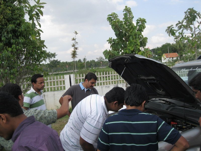 Mukesh explaining to Varun (1).JPG