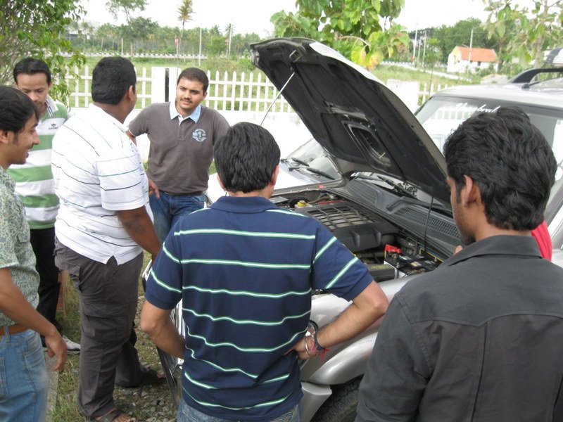 Mukesh explaining to Varun (2).JPG