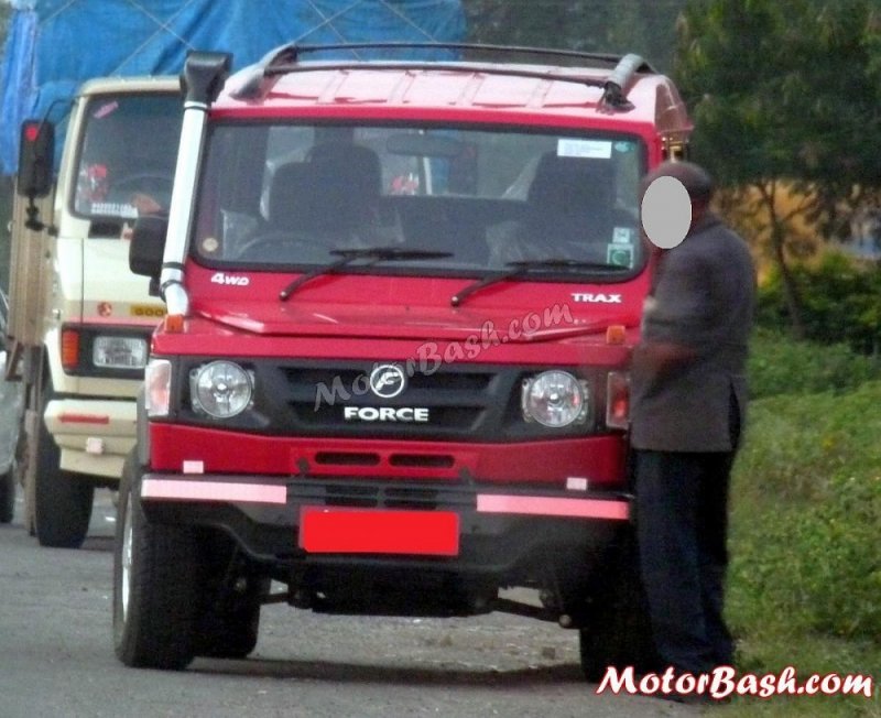 Force-Trax-Gurkha-4X4-SUV-Spyshot-1.jpg