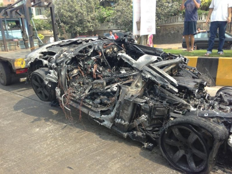 Audi-R8-Fire-Mumbai.jpg