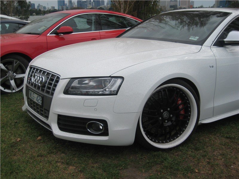 cool_white_audi_s5_on_big_deep_dish_wheels_3-800-600.jpg