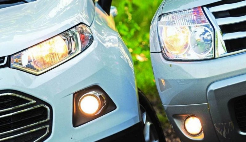 EcoSport-vs-Duster-headlights.jpg