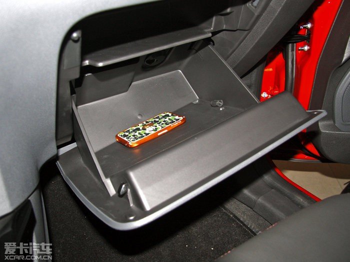 glove box.jpg