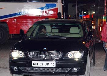 Saif Ali Khan's BMW 7 Series Sedan 1.jpg