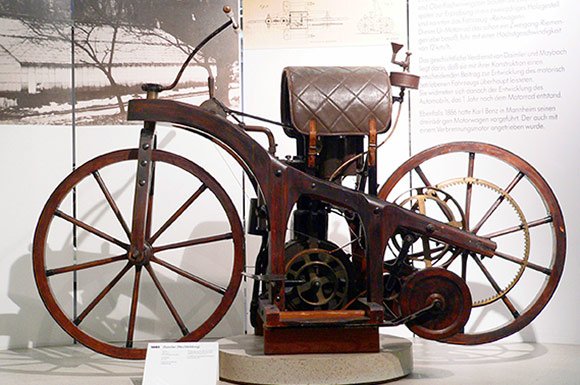 Gottlieb_Daimler_motorcycle.jpg