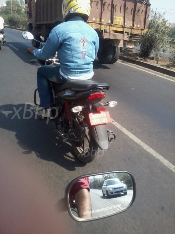 Mahindra Centuro commuter bike caught testing.jpg