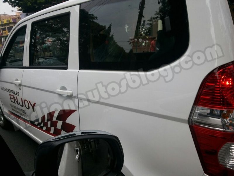 Chevrolet-Enjoy-demo-car-spied-in-Bengaluru.jpg