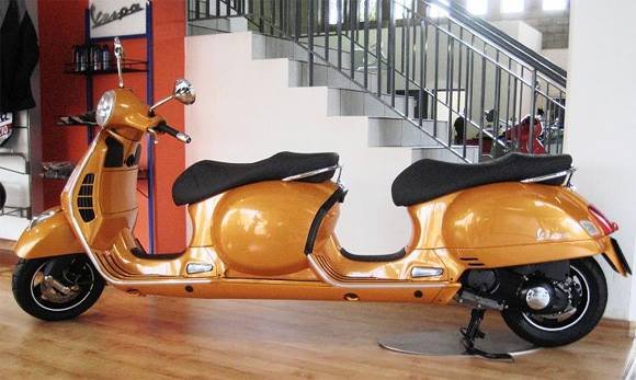 Vespa-Scooter-Limousine.jpg