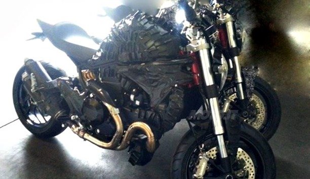 Side-of-the-Ducati-Monster-1198-spied.jpg