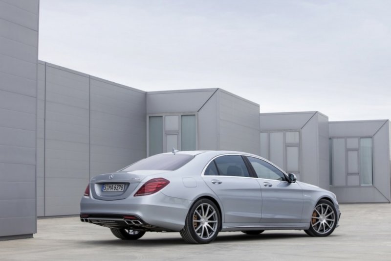 2014-Mercedes-Benz-S63-AMG-rear-1024x682.jpg