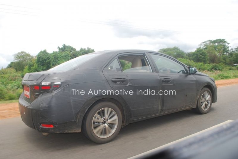 New-Toyota-Corolla-2015-Spied-India-1.jpg