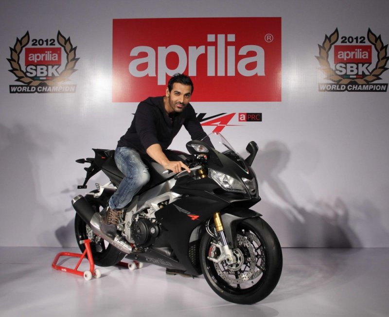 John Abraham and MV Krishna, Marketing Head Piaggio 2W at Aprilia event.jpg