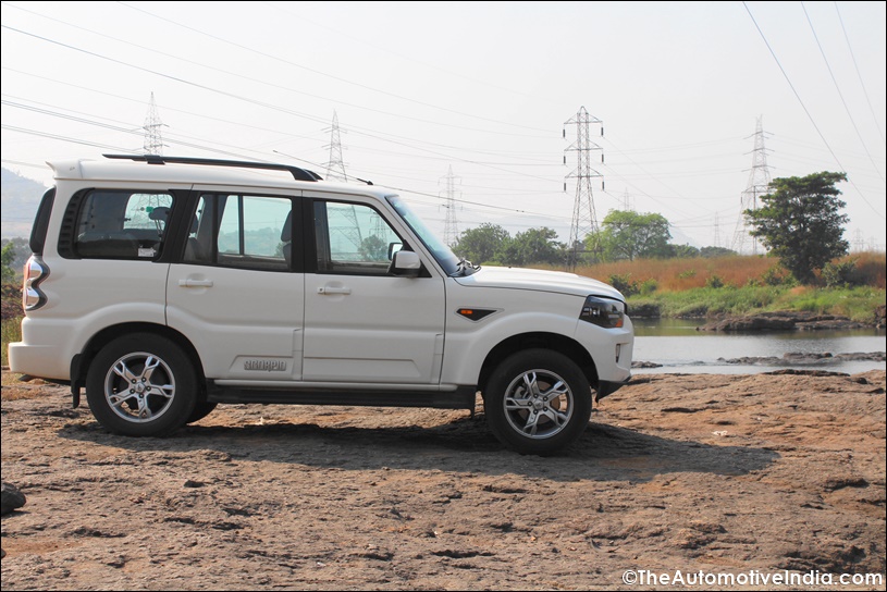 mahindra scorpio white wallpaper