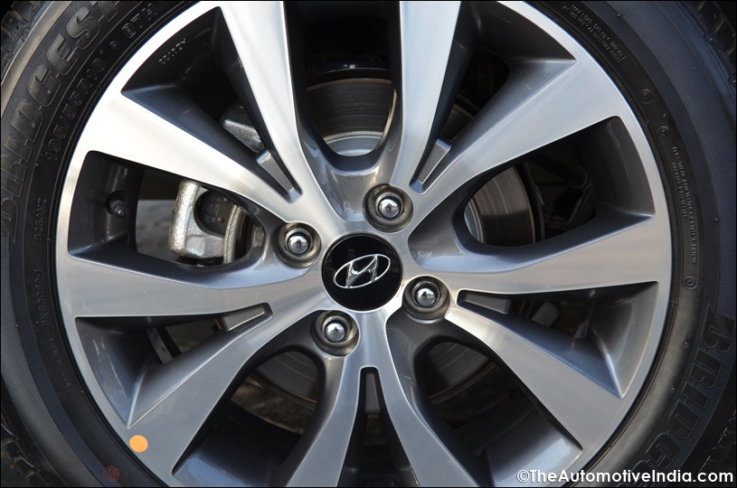 New Hyundai 4S Fluidic Verna 2015 Review & Pictures: Vernacular Tune ...